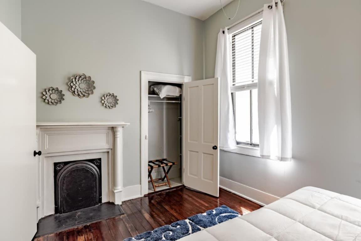Mins From Downtown & Dining, Dauphin Darling 2 Daire Mobile Dış mekan fotoğraf