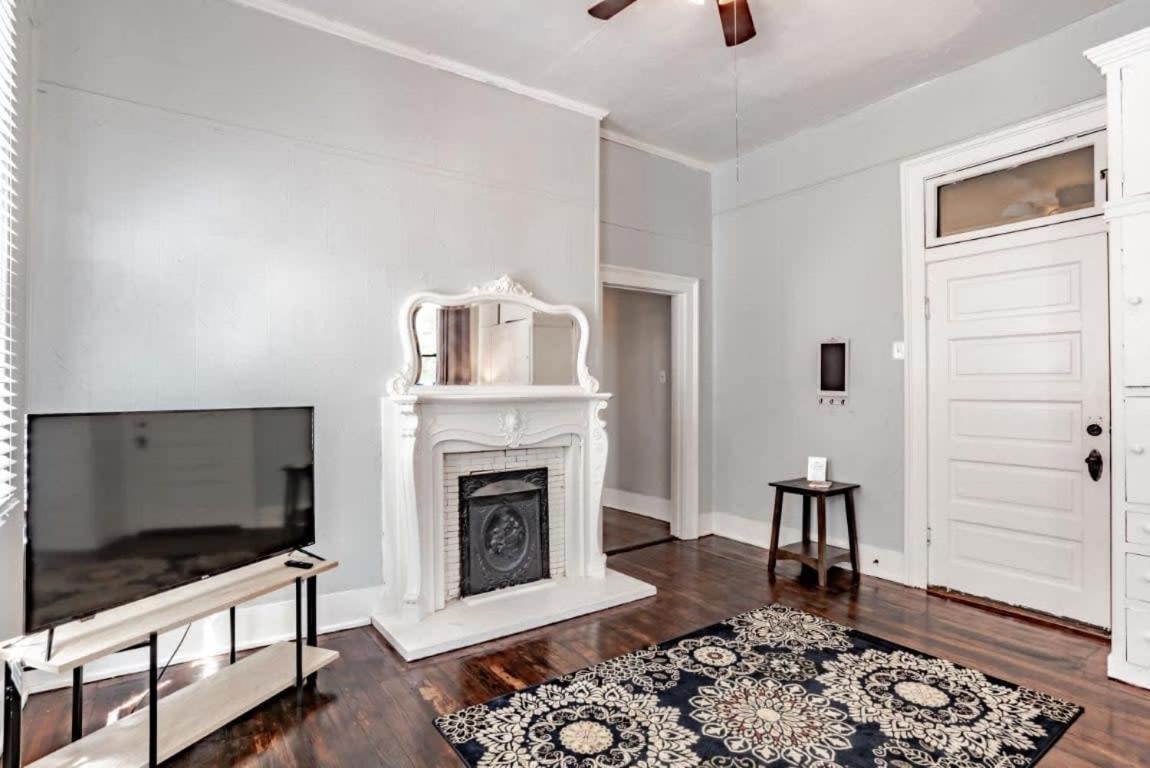 Mins From Downtown & Dining, Dauphin Darling 2 Daire Mobile Dış mekan fotoğraf