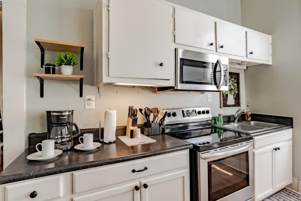 Mins From Downtown & Dining, Dauphin Darling 2 Daire Mobile Dış mekan fotoğraf